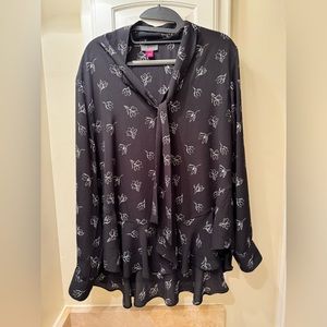Vince Camuto blouse size L black with white flowers